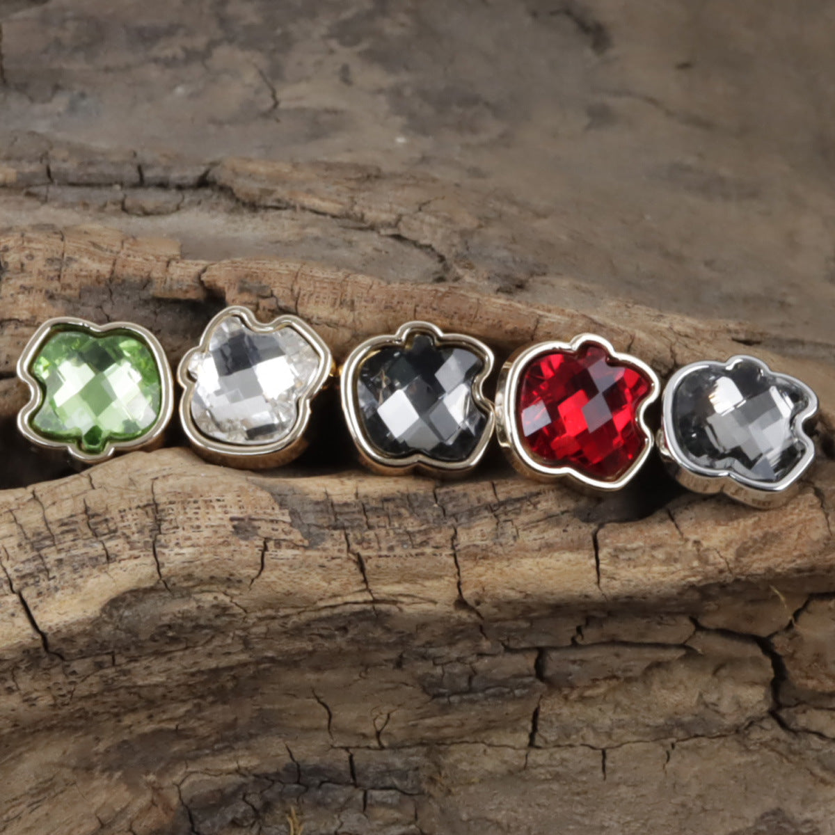 Apfel-Strassknöpfe in Grün, Klar, Dunkel und Rot, silberfarbener Rand, 11,5 mm