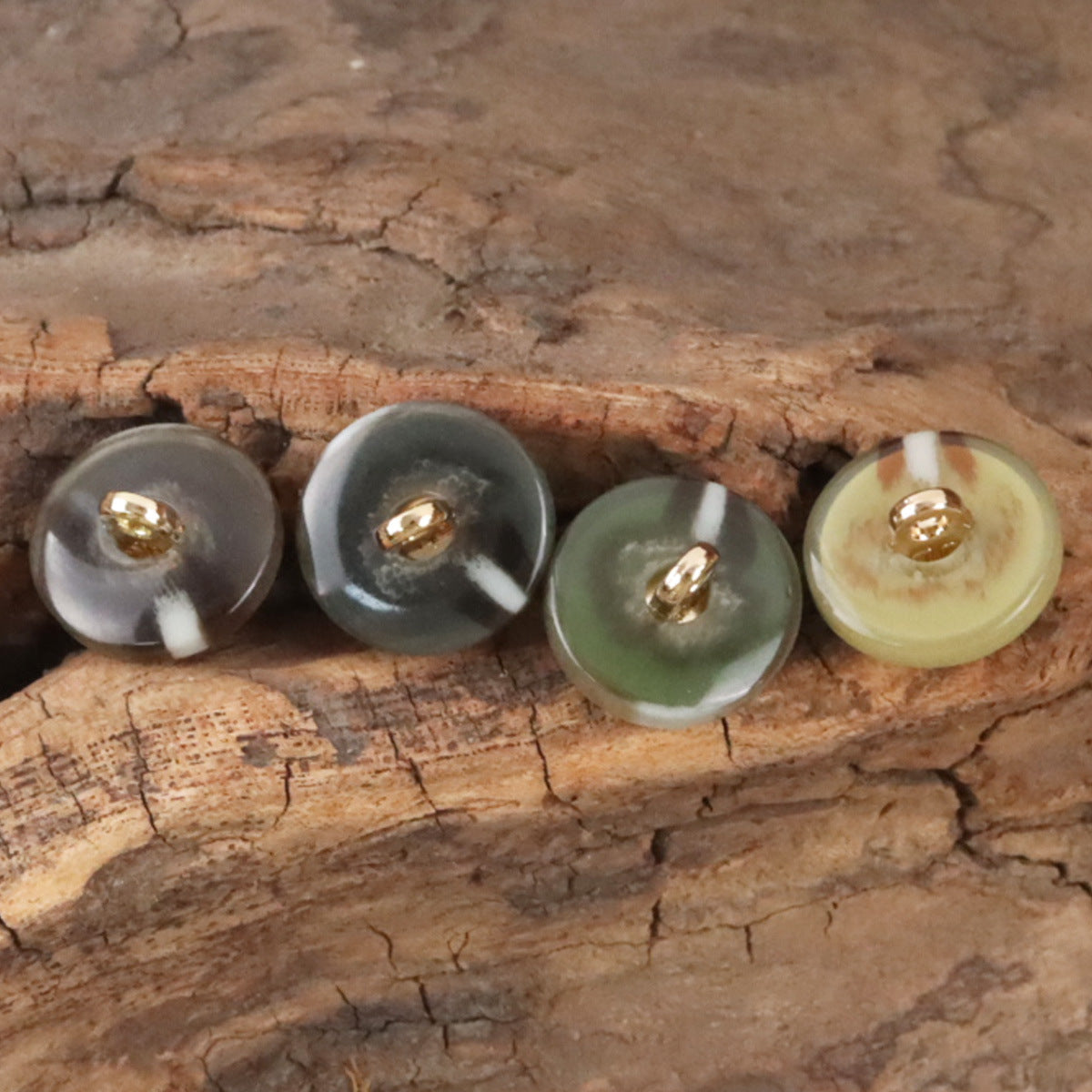 Retro Resin-Knöpfe mit goldfarbenen Stiften, rund; Farbenmix (grau, grün, beige)