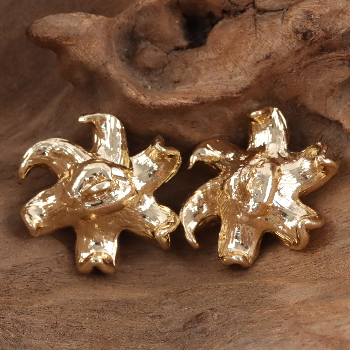 Back side of golden 3D flower metal buttons, shiny loop posts