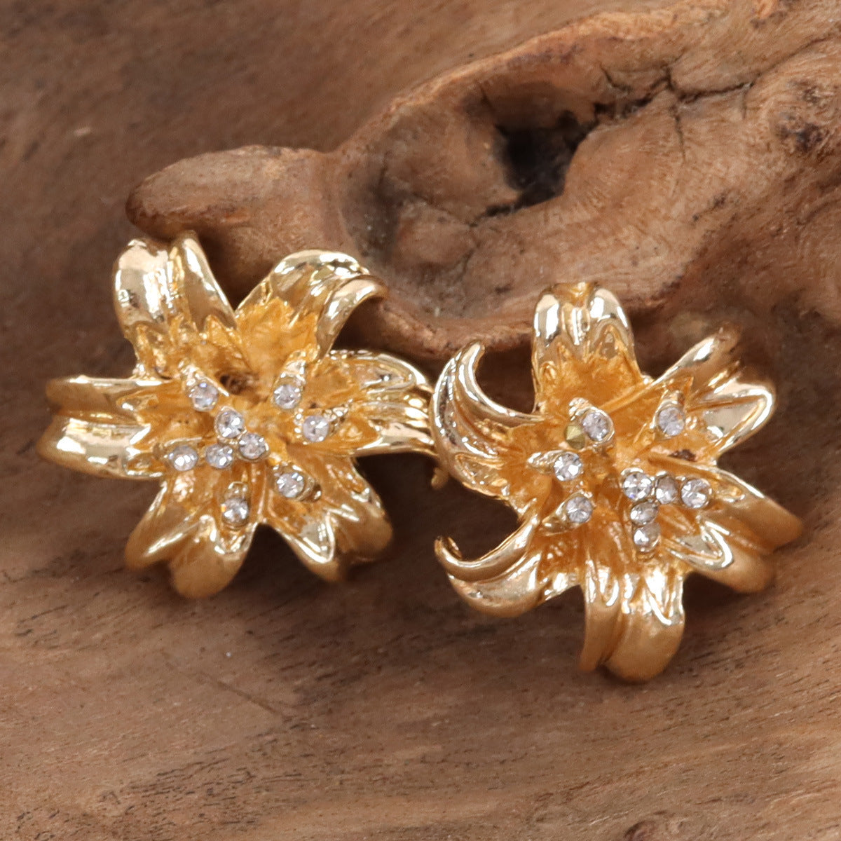 Golden 3D flower metal button set with crystal centers, two pieces