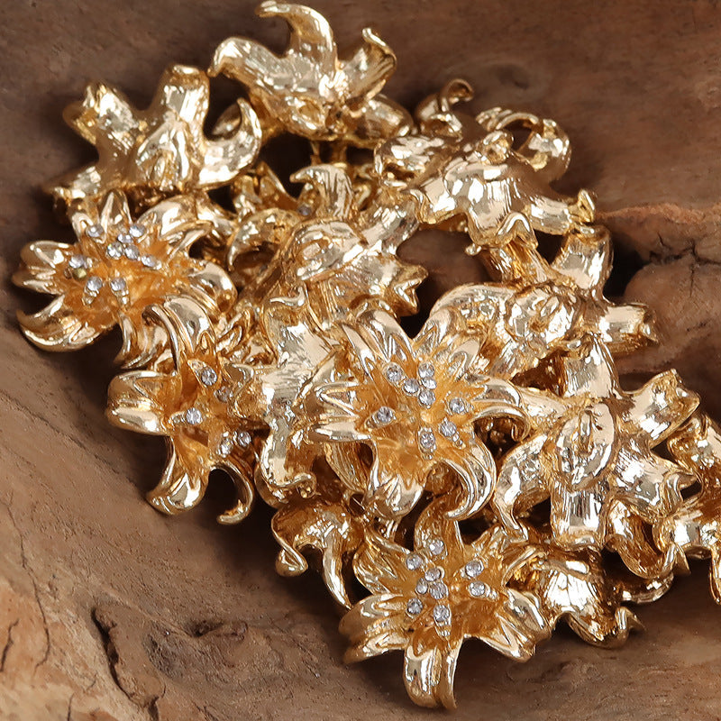 Golden 3D flower metal buttons with clear crystal accents, 10 pcs (assorted)