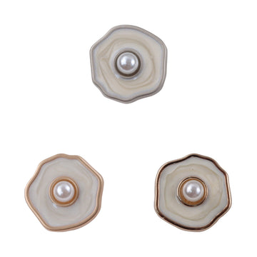 Polygonal pearl metal buttons set, gold-tone and white mother-of-pearl center
