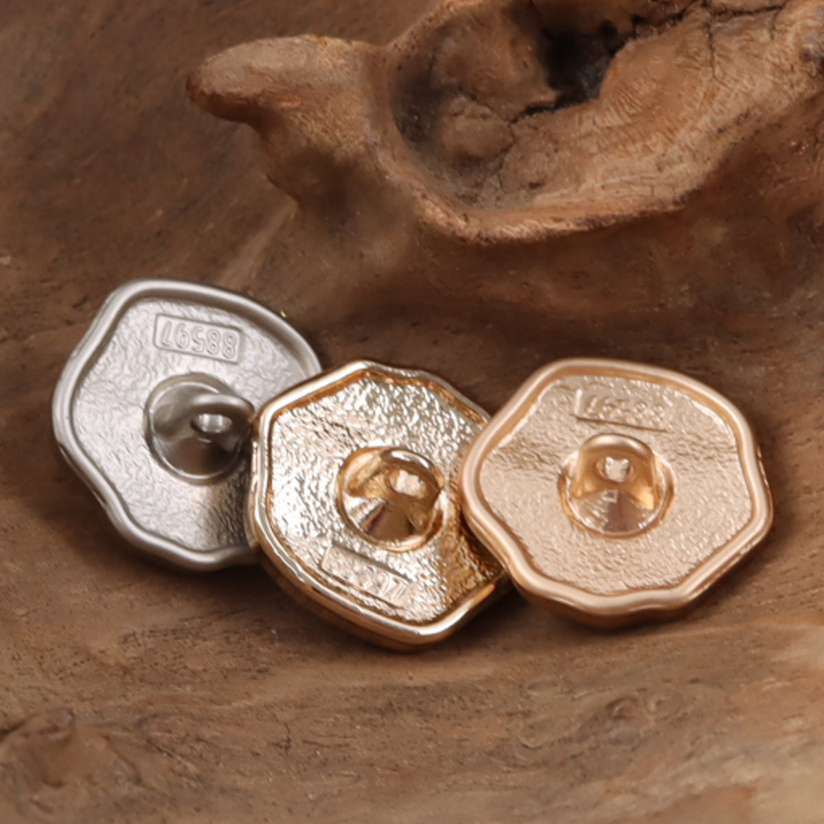 Metal back and shank of polygonal pearl buttons, mixed gold and silver tones