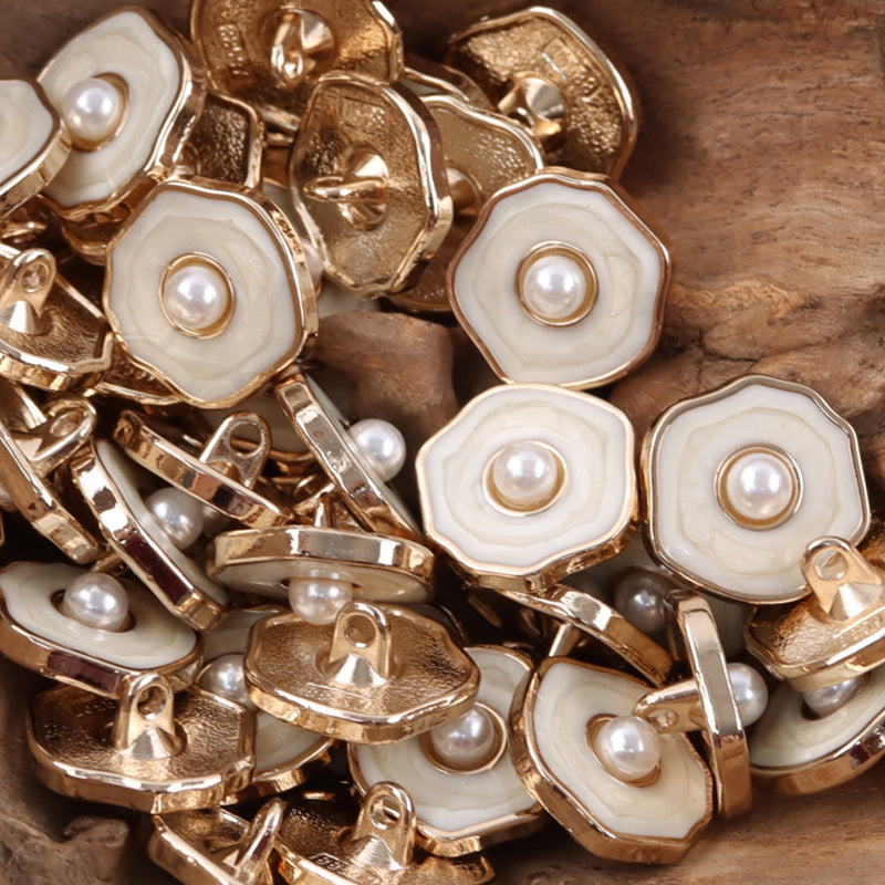 Assorted 10pcs polygonal pearl buttons, rose-gold metal frames and white inlays