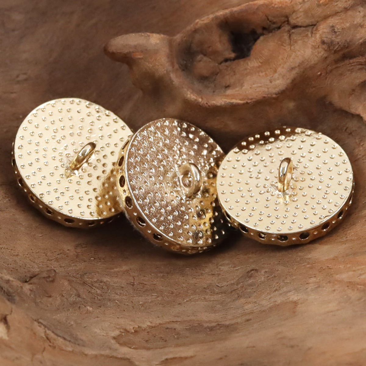 Runde Knöpfe mit goldener Rückseite und Nieten, Leinen-Optik