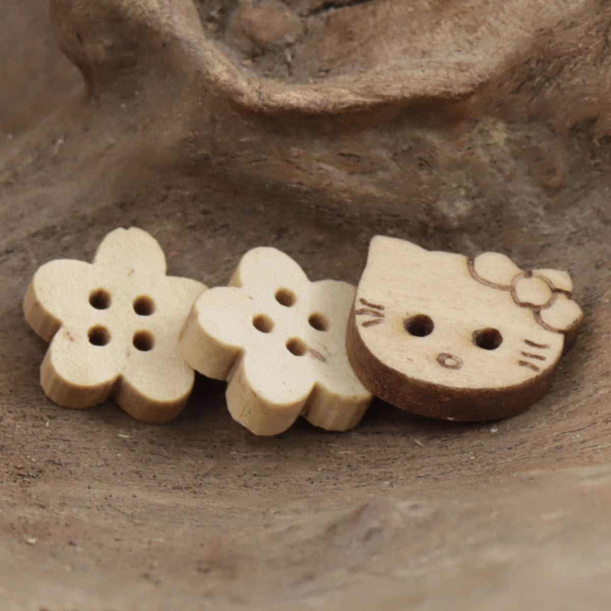 Wood buttons: 2 flowers (11.5mm) and 1 kitty (13mm) with bow, multiple holes