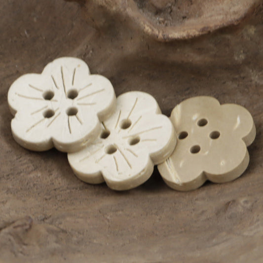 Beige Small Flower Natural Coconut Shell Buttons for Baby Clothing 50pcs