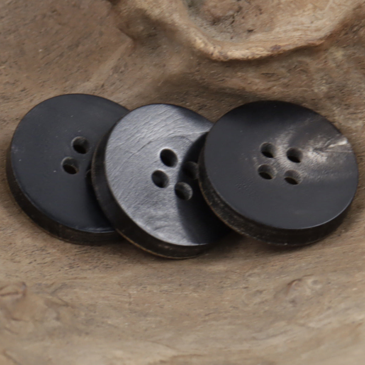 Bowl-shaped natural black horn buttons, 4-hole face (close-up), 10 pcs