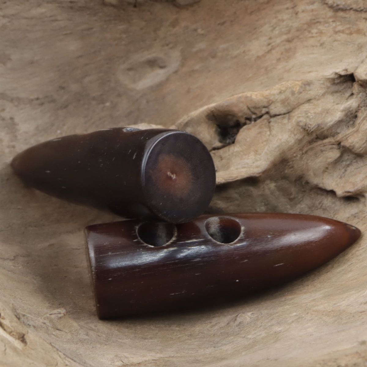 Natural horn toggle buttons, light brown oval top and bar base with button holes