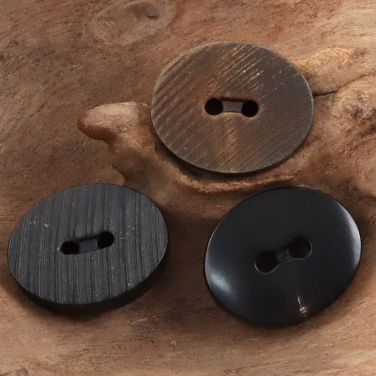 Textured horn buttons, coffee and black tones, oval eyelet cutout, close-up set
