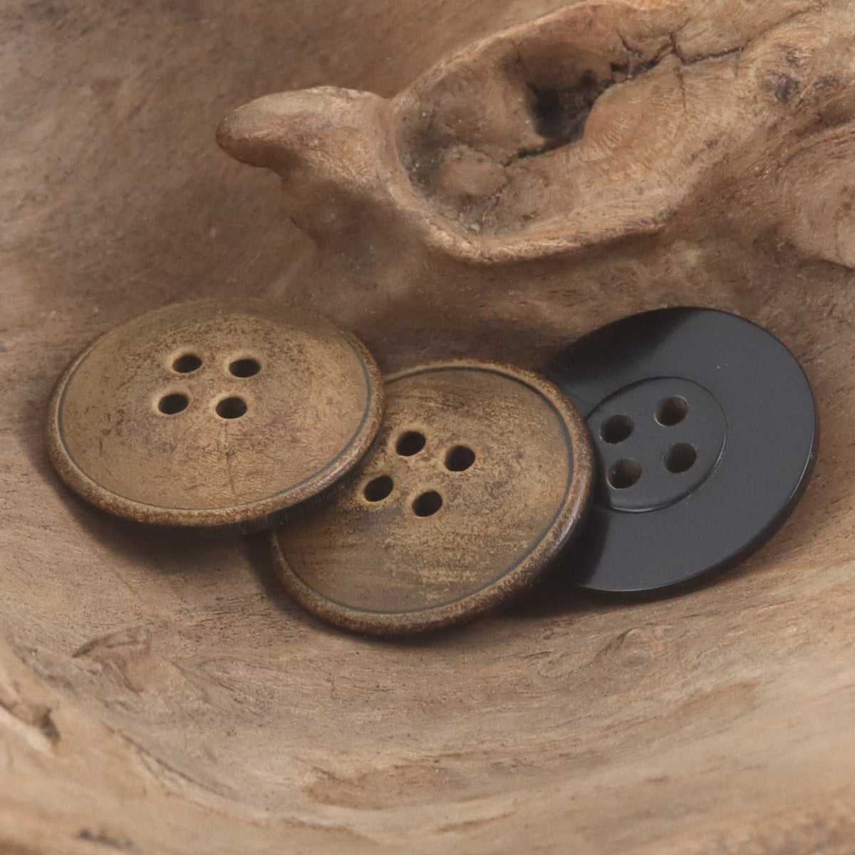 Ox horn buttons with four holes: burnt tan and dark round styles for hat decoration