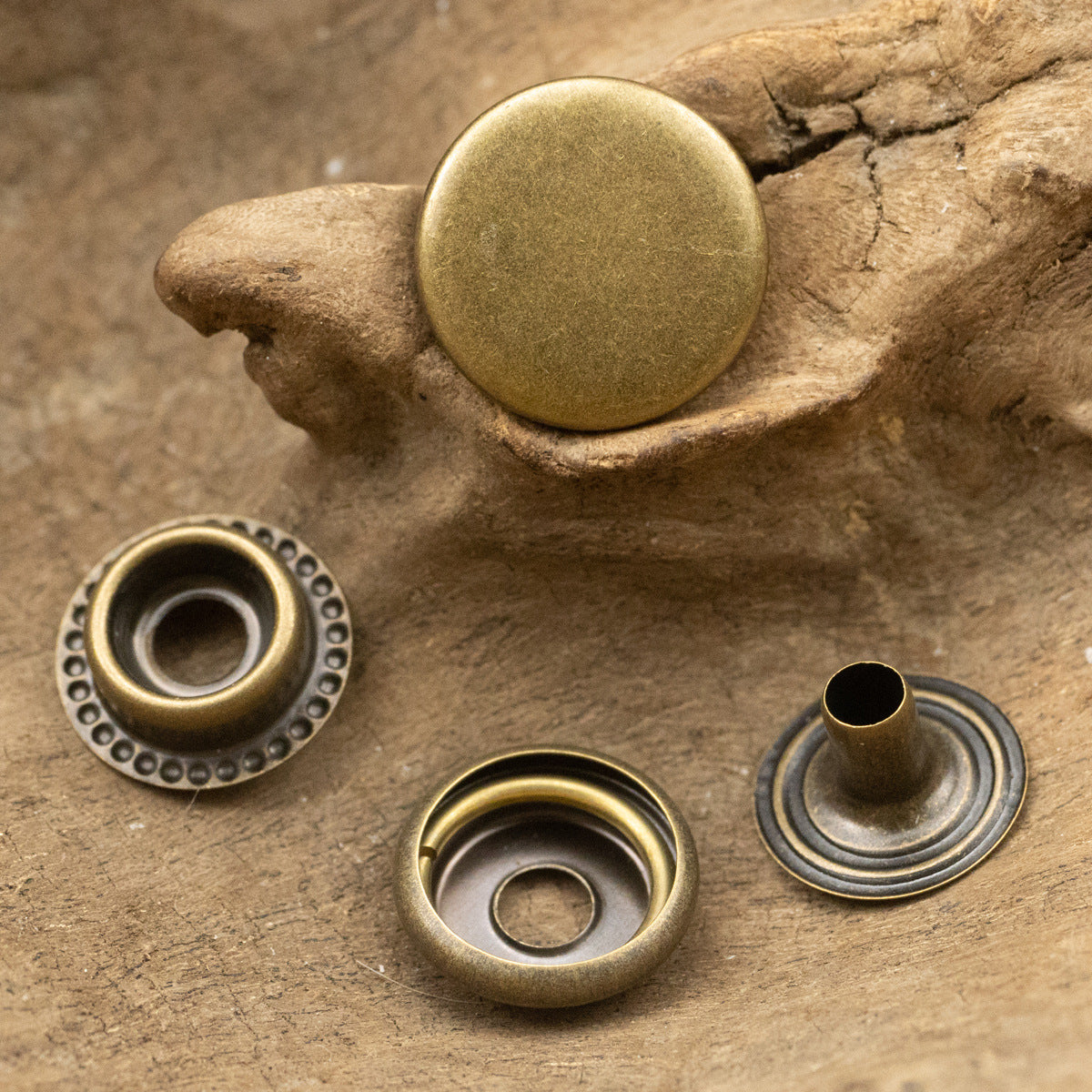 Brass snap buttons with textured rim and smooth caps, 20 pcs for denim clothing
