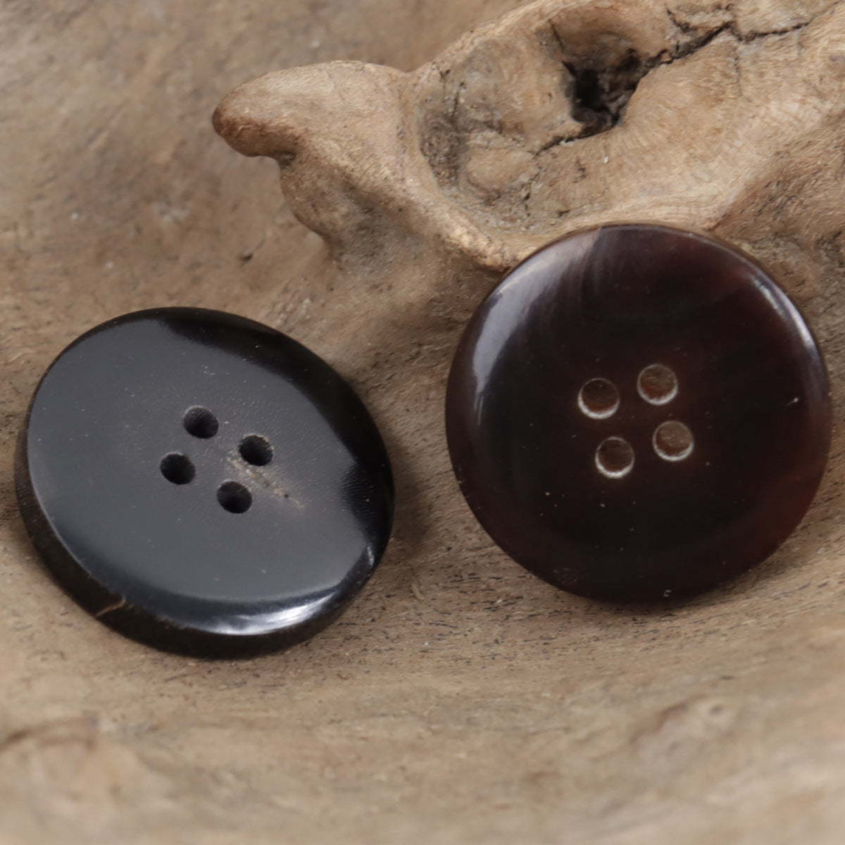 Natural horn flat buttons, black and coffee, 4-hole, diagonal cut finish