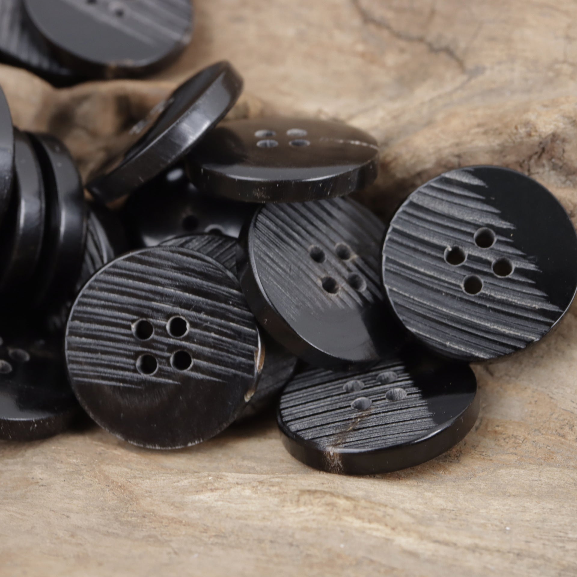 Natural horn flat diagonal-cut buttons, black, 4-hole set
