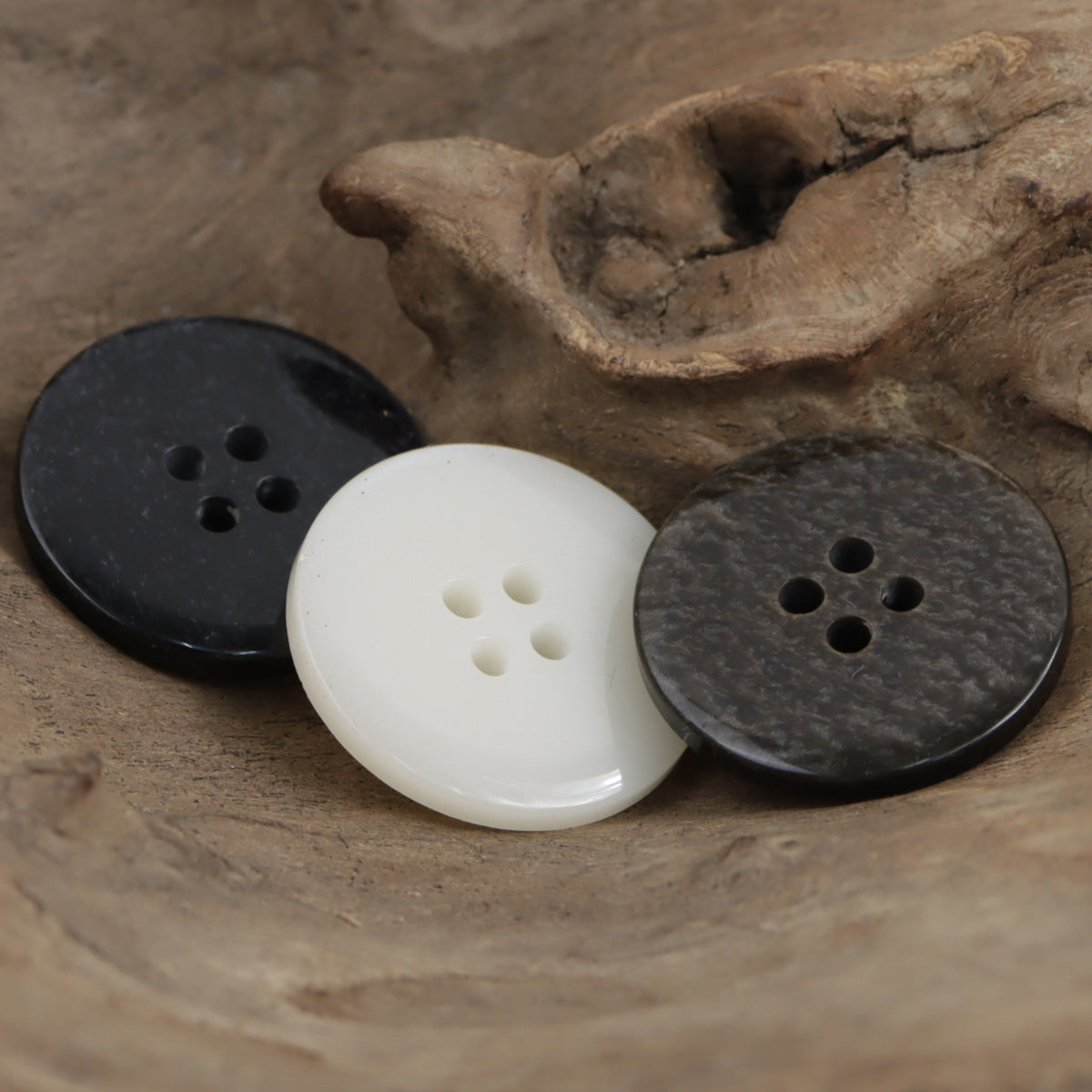 Round resin buttons in black, white, and dark gray speckled colors, 4 holes