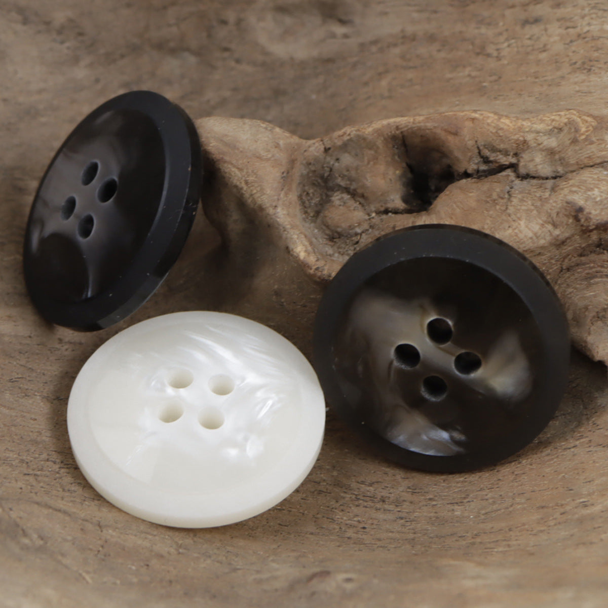Round resin buttons, white and dark coffee/black tones, each with 4 holes