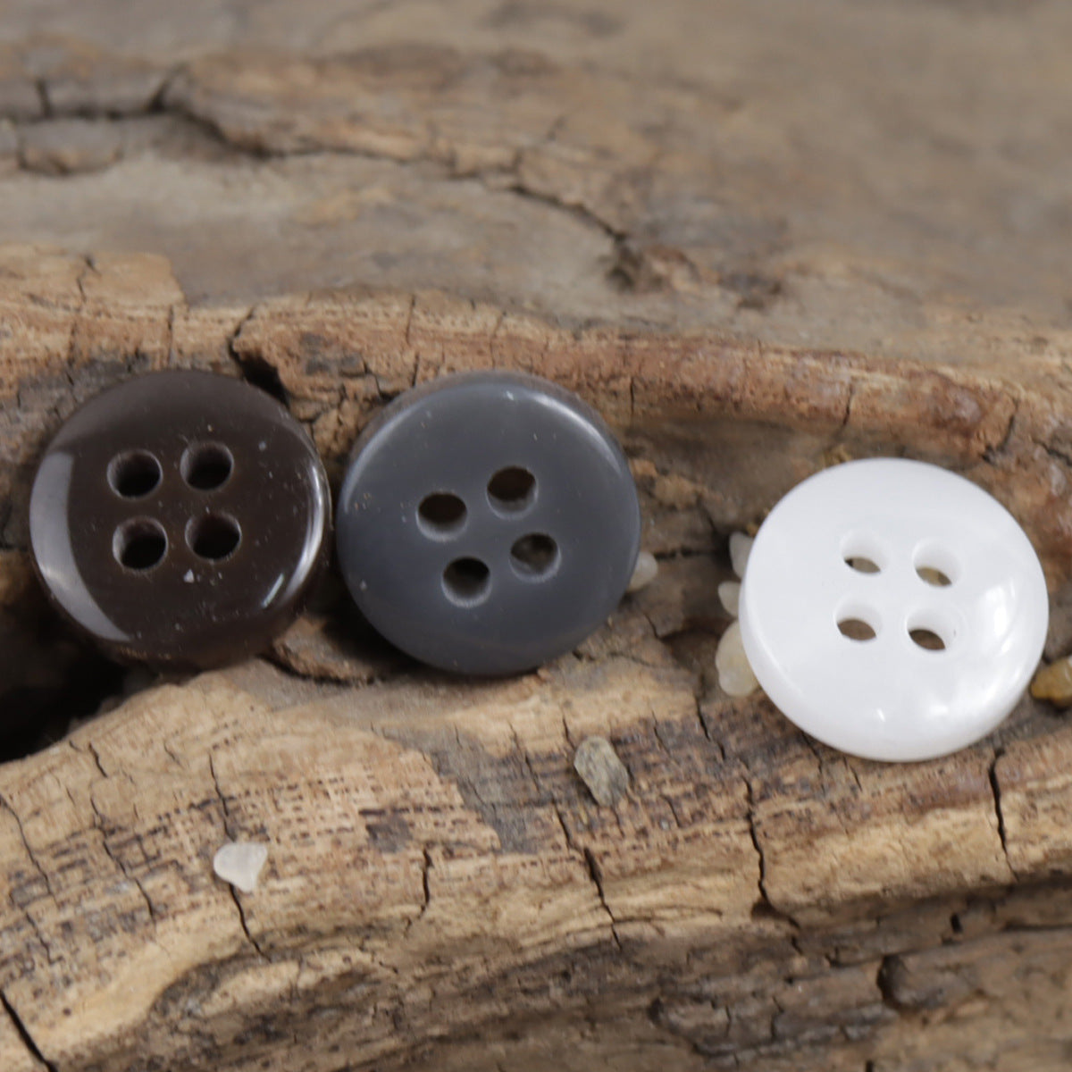 Round 4-hole resin buttons in dark brown, gray-blue, and white, assorted