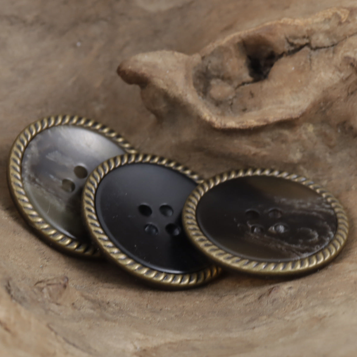 Horn-pattern resin buttons, bronze rope border, dark coffee, 4-hole fronts