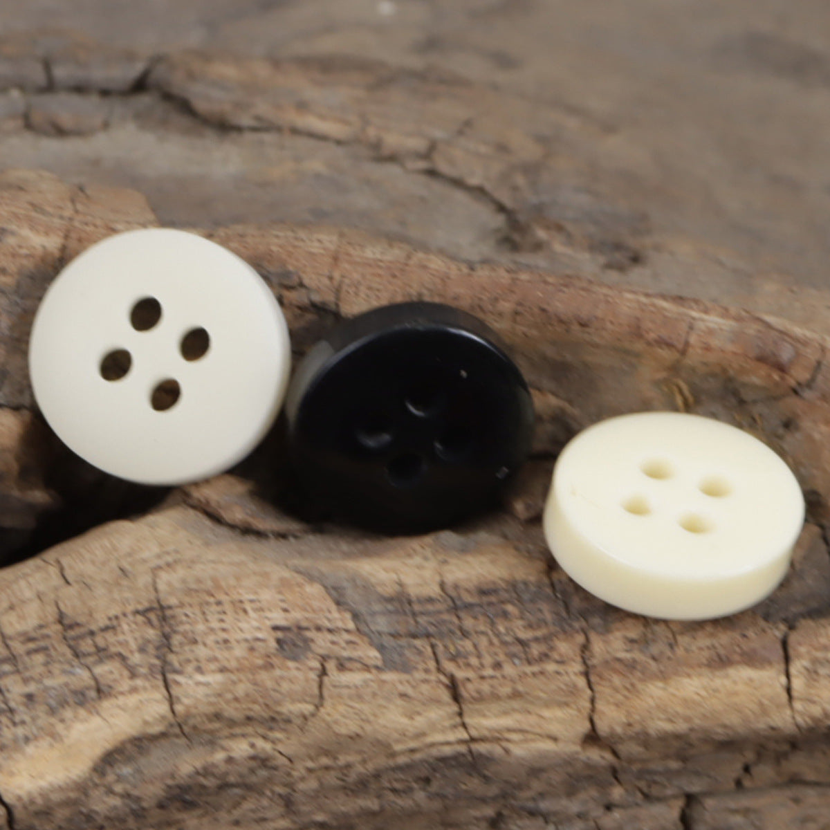 4-hole resin buttons in white, black and cream with arc pattern, 11.5mm