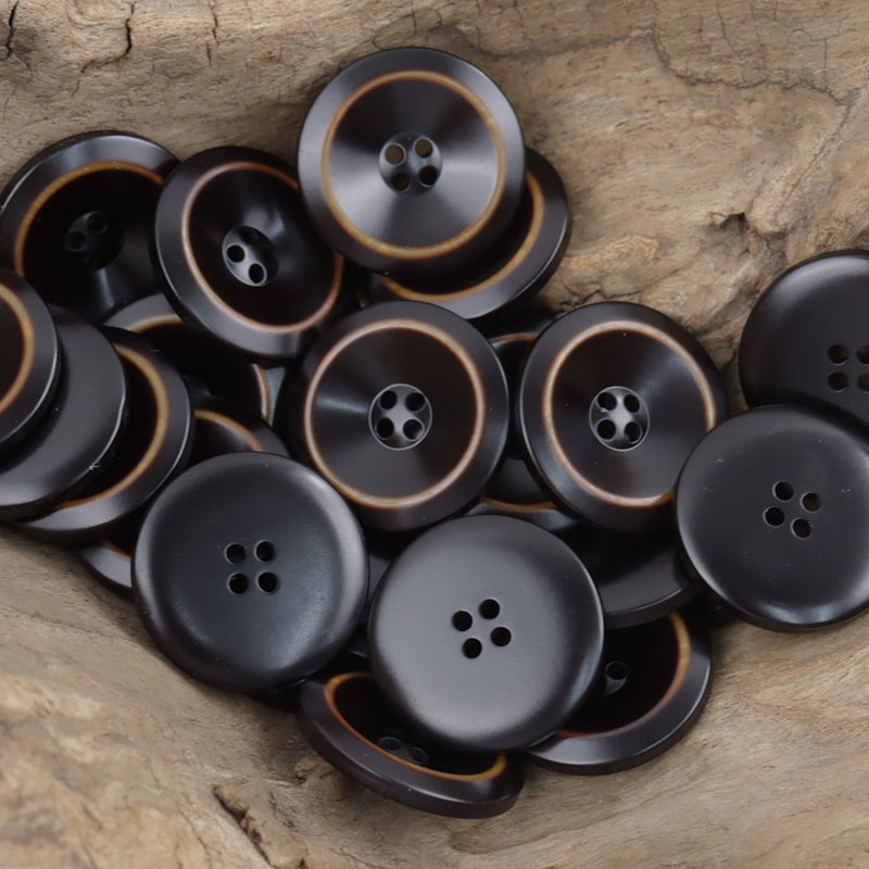Dunkle Resin-Naehknopfe, 4-Loch, schalenfoermig, Set mit sichtbaren Loesssaeumen