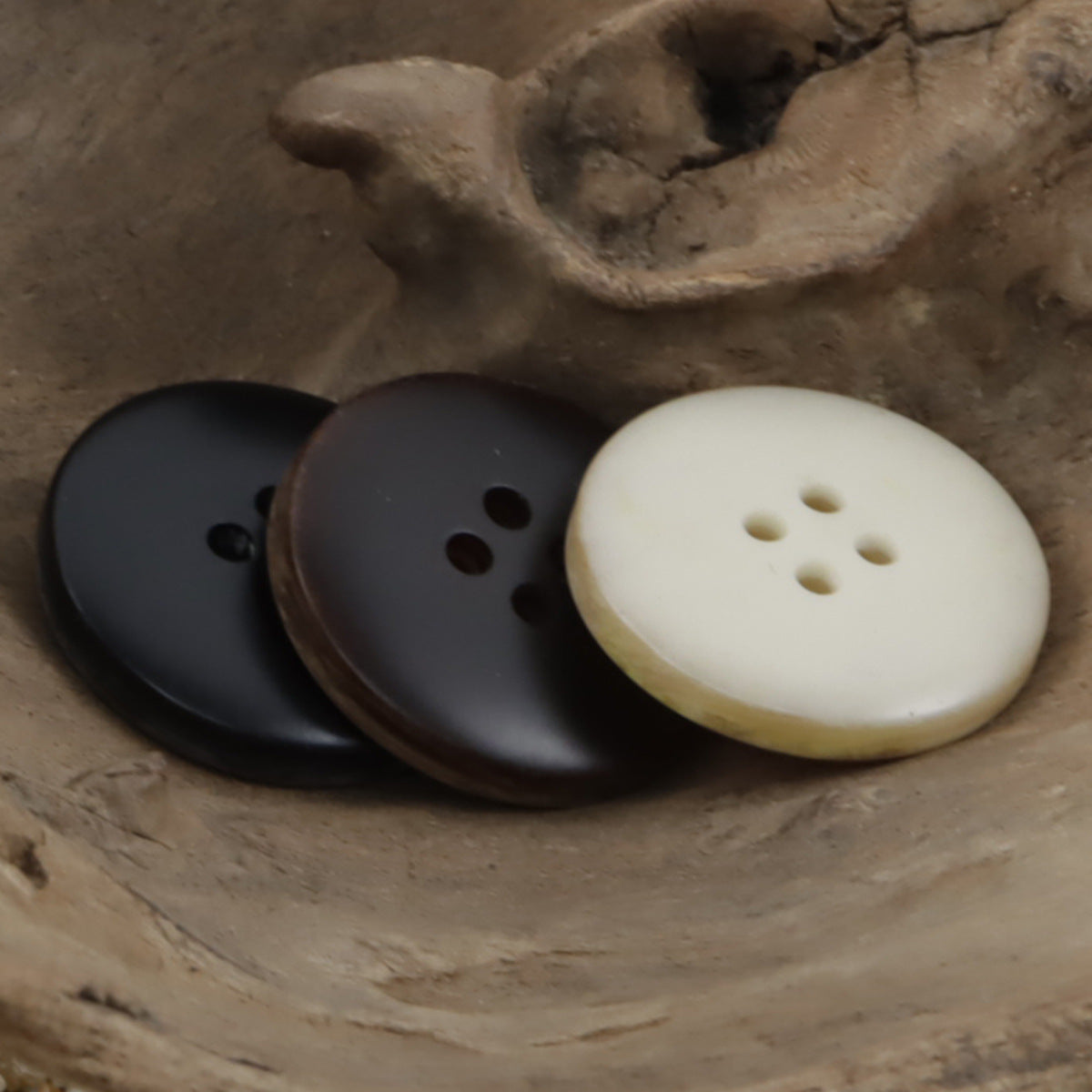 Round resin buttons, dark gray and white mix with burnt wood-grain edge, 4-hole