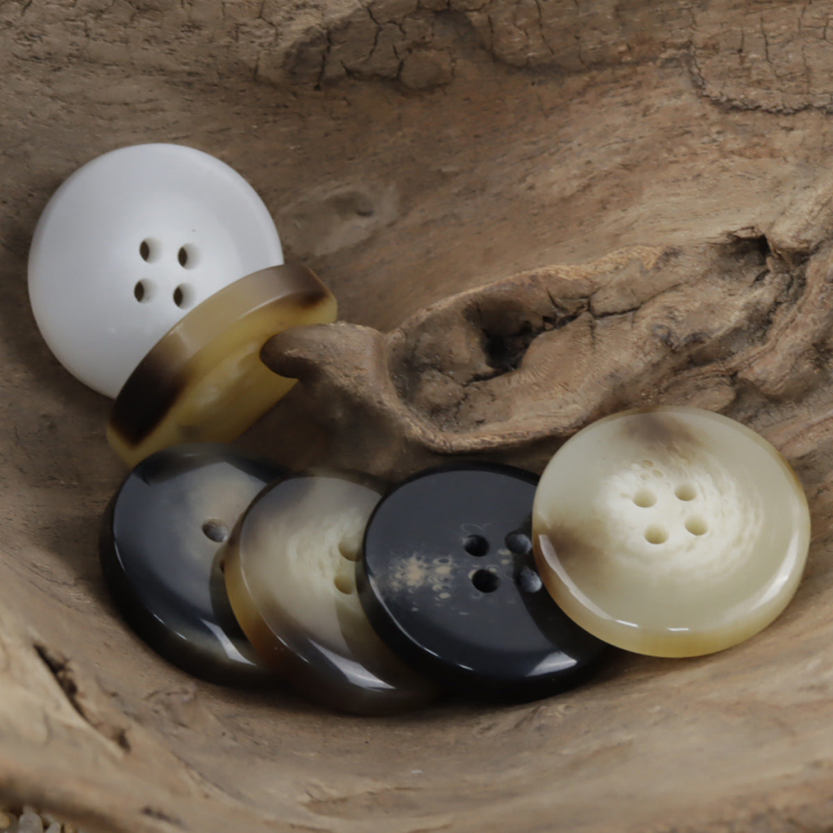 Set of resin buttons in white, dark brown and gray tones with horn-like pattern, 4 holes