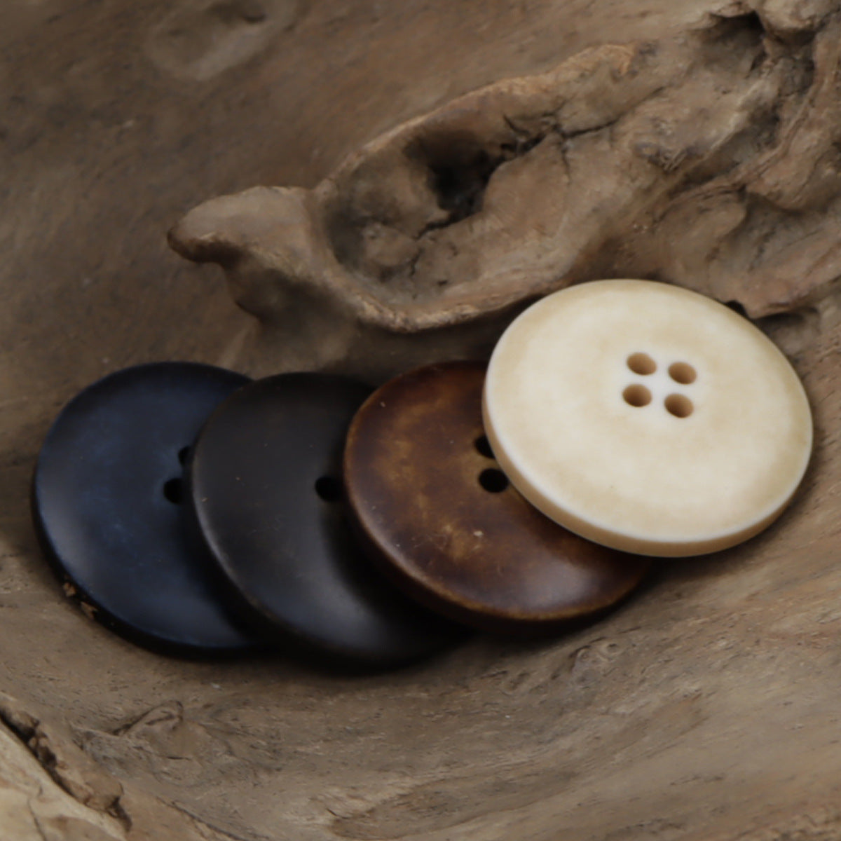 Round resin buttons, distressed washed gradient, cream and dark blue/brown, 4-hole