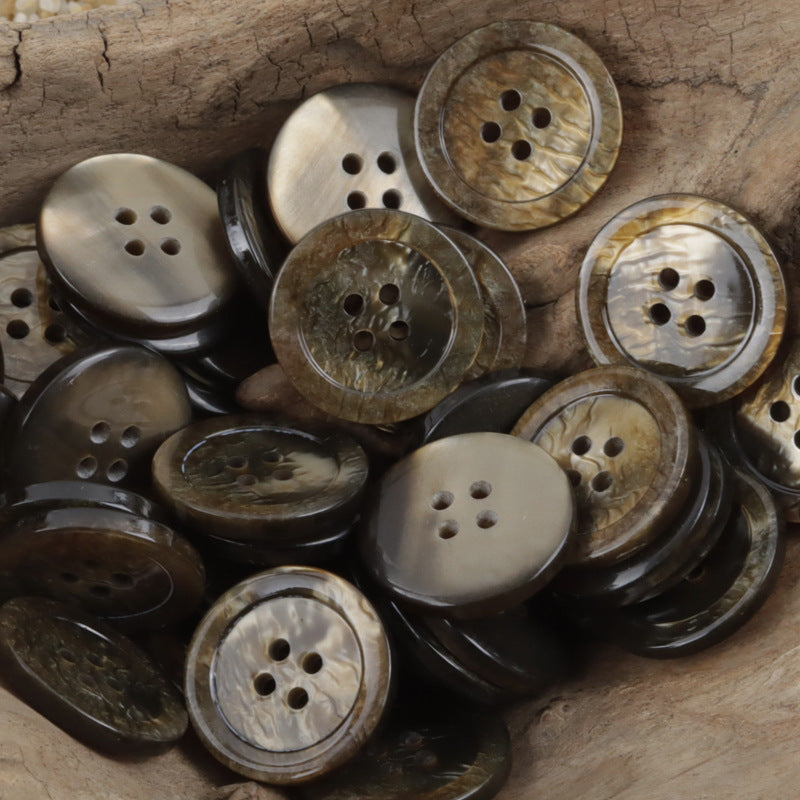 Runde Resin-Knöpfe mit 4 Löchern und Wellenmuster in Braun-, Beige- und Schwarz/Metallic-Tönen