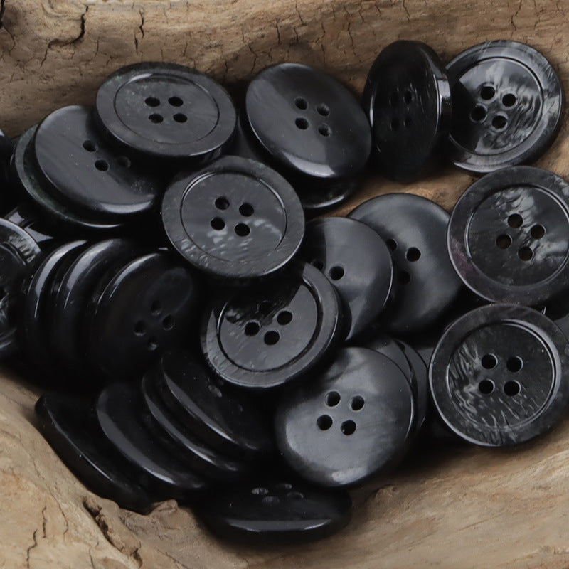Schwarze runde Resin-Knöpfe mit 4 Löchern und Wellenmuster, mehrere Stück im Set