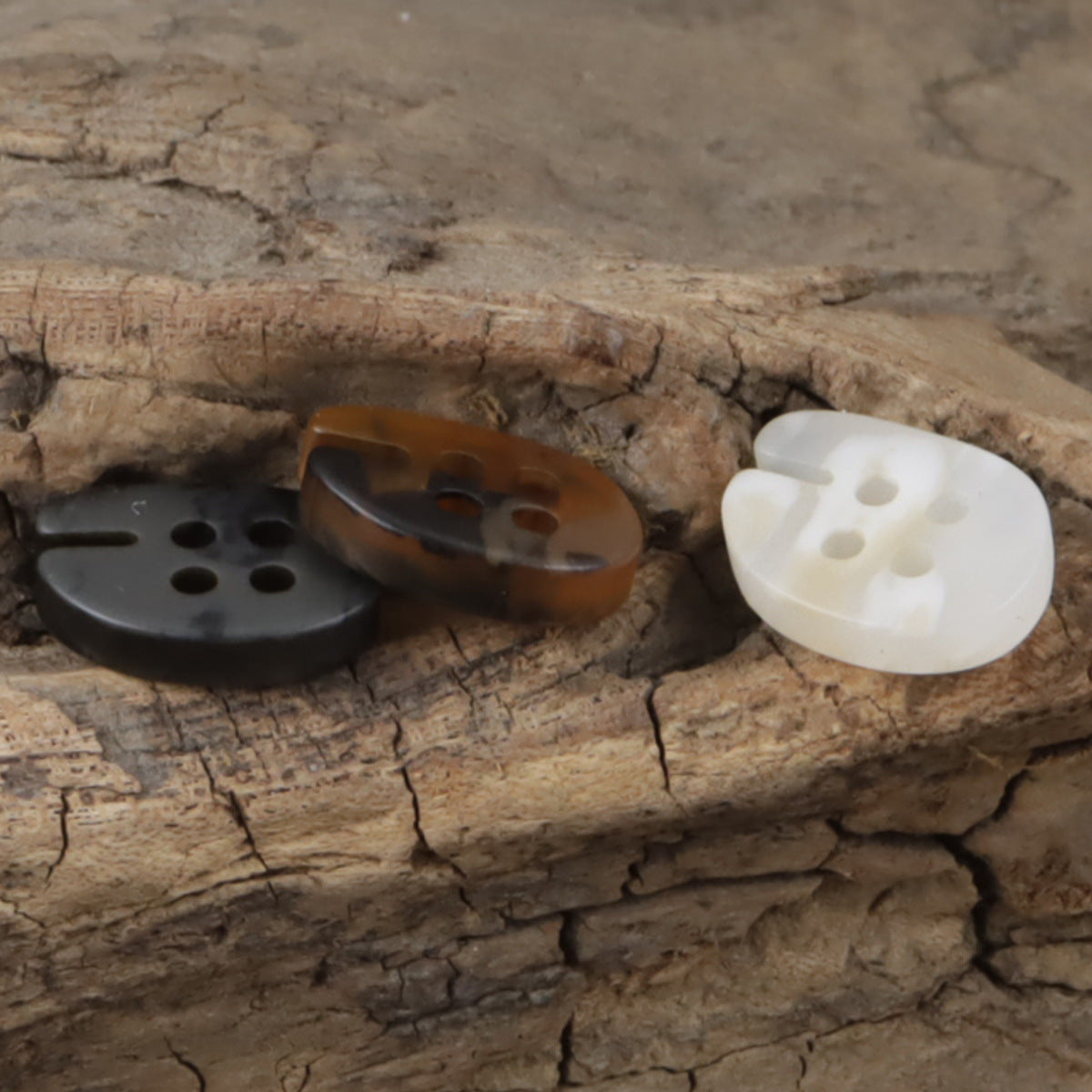 Fish-mouth resin buttons, black, coffee, and white, four-hole design