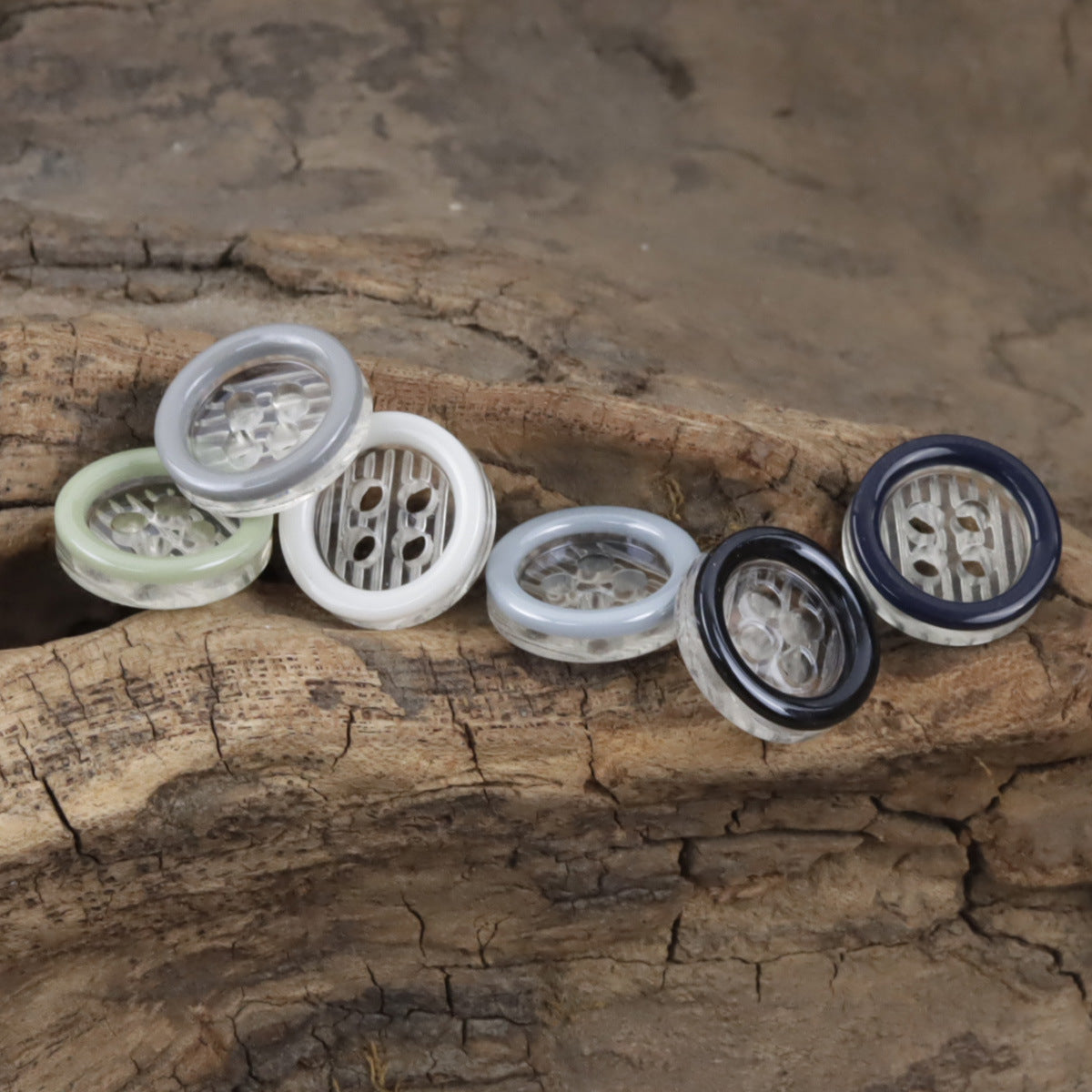 11.5mm transparent resin 4-hole buttons in clear, white, light green and navy tones