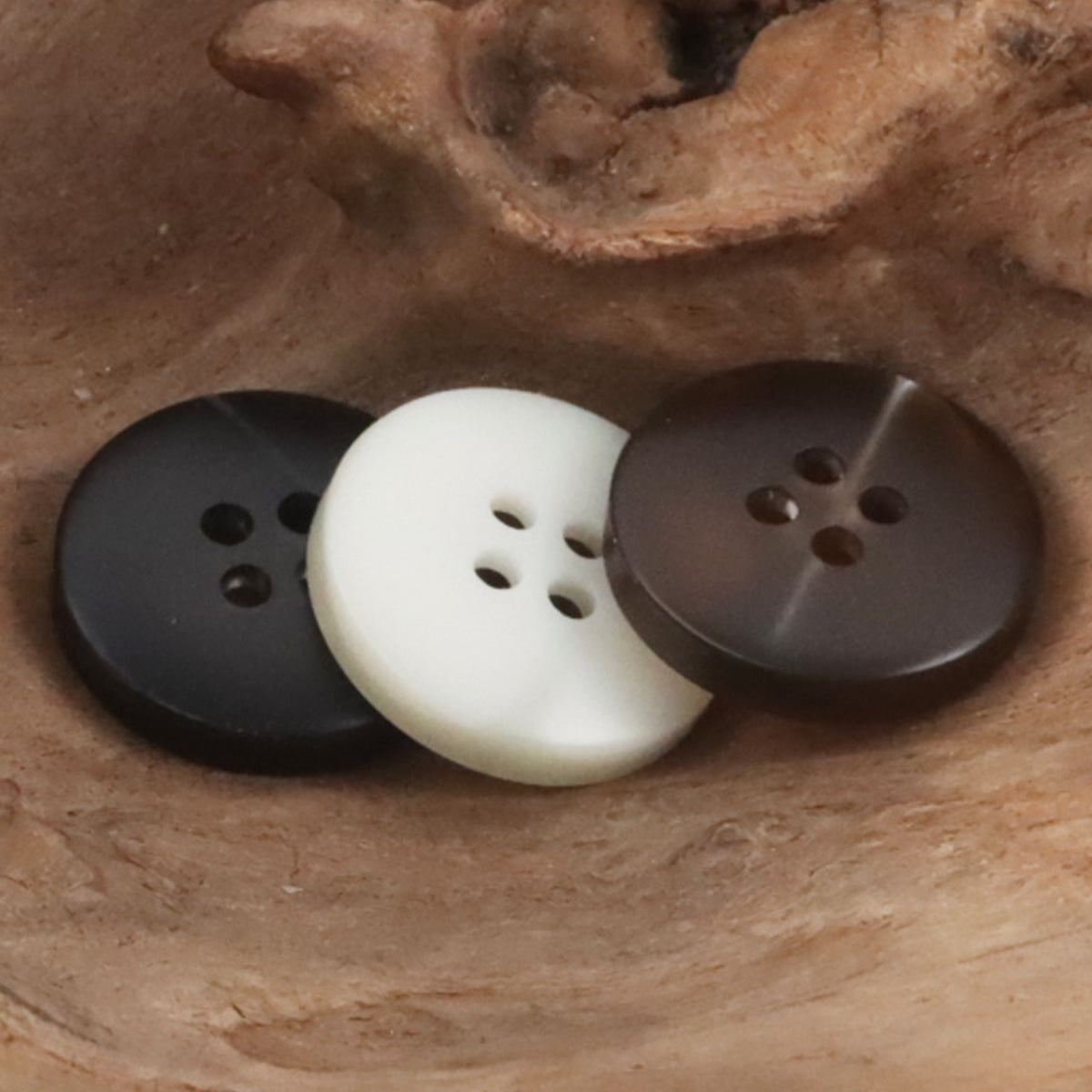 White and coffee gradient hazy round resin 4-hole buttons