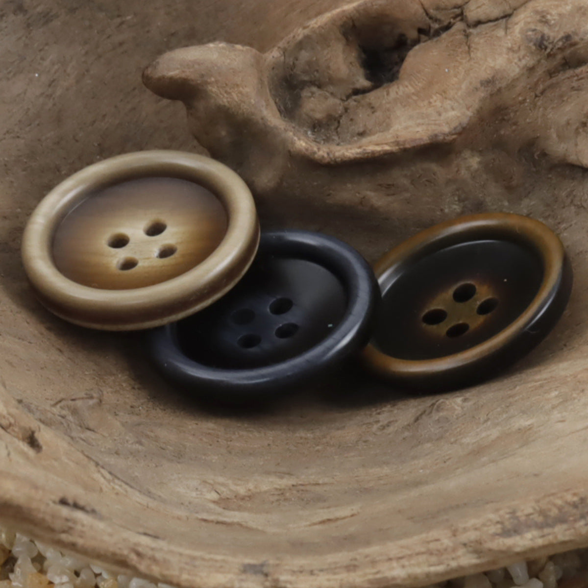 Round resin suit buttons in light coffee and dark tones, 4-hole ventilation holes