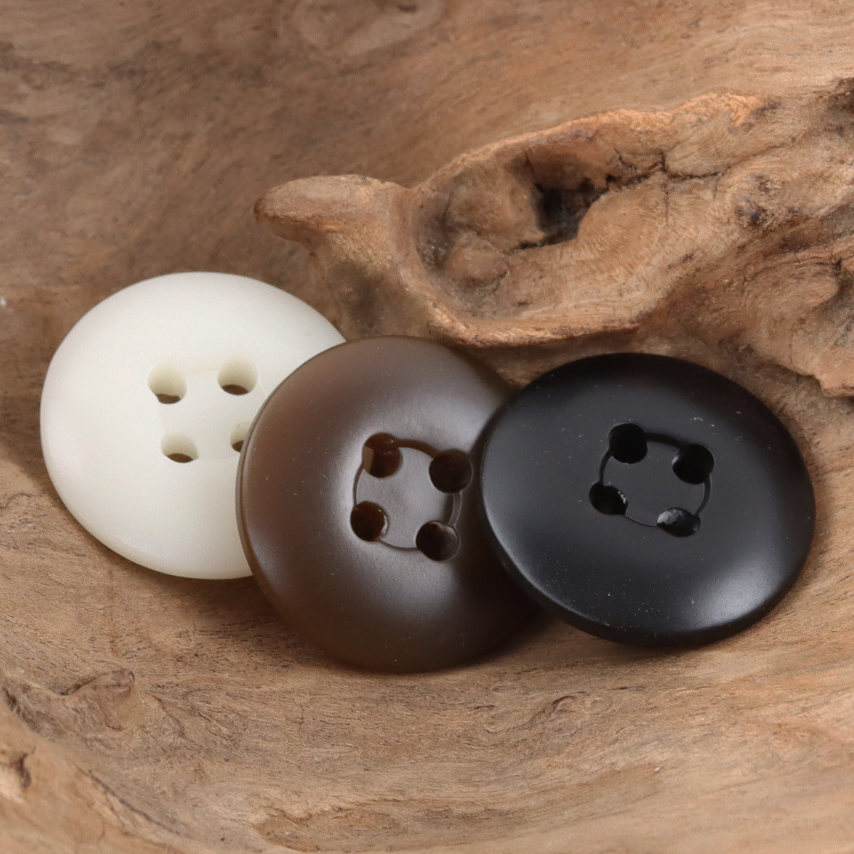 Phoenix-Groove resin buttons, white, coffee and black, four-hole, 50 pcs