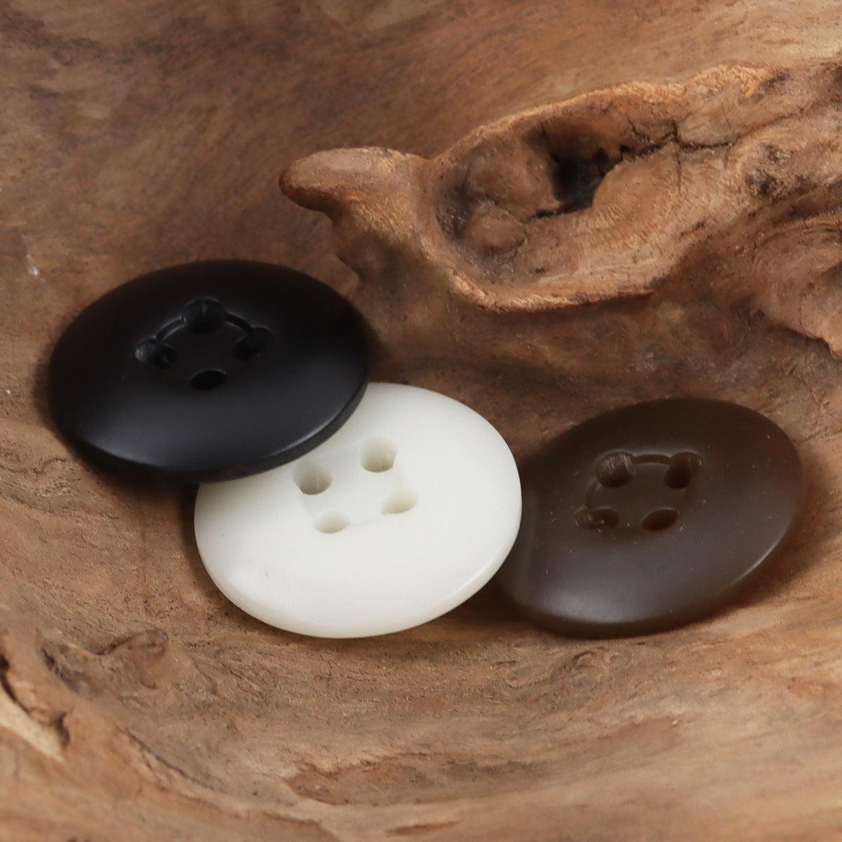 Phoenix-Groove resin buttons, black, white and coffee, four-hole, 50 pcs