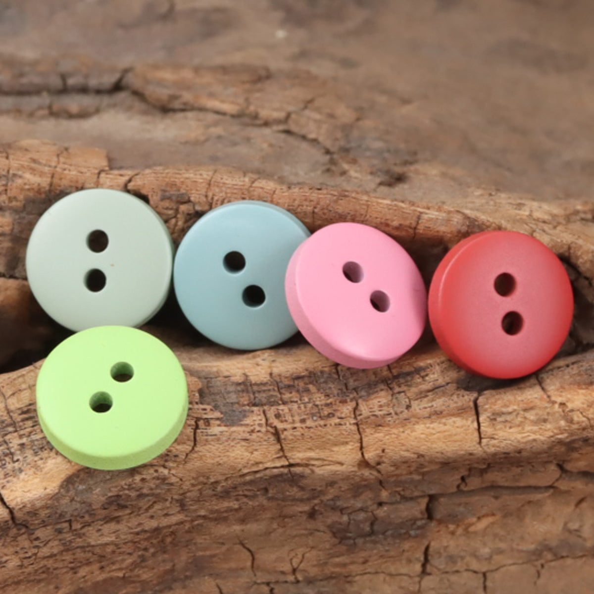 2-hole resin buttons in pastel mix: white, light blue, pink, coral, lime.