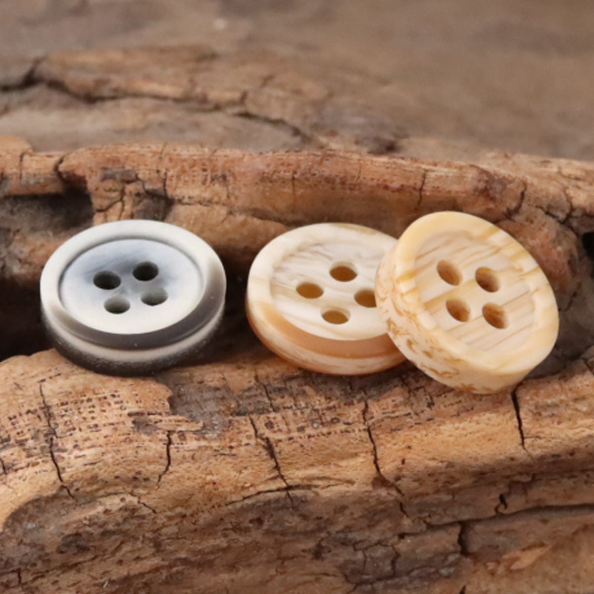 Wood-grain resin buttons, 4-hole, light tan and white-gray and pale beige