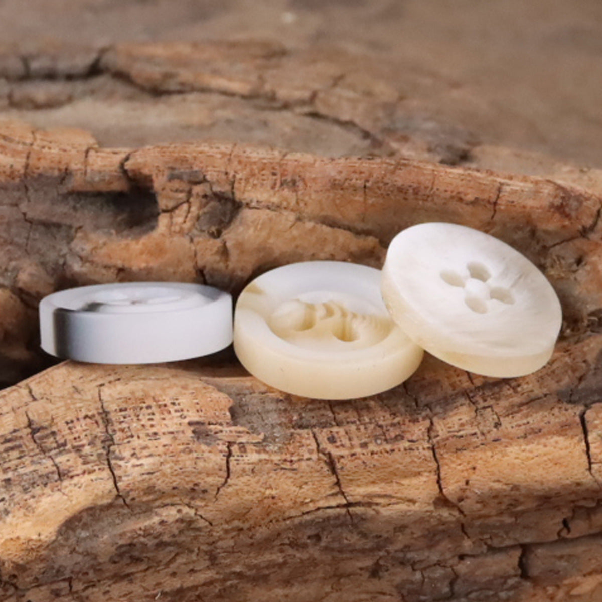 Round resin buttons, 4-hole, cream and dark marbled black/white