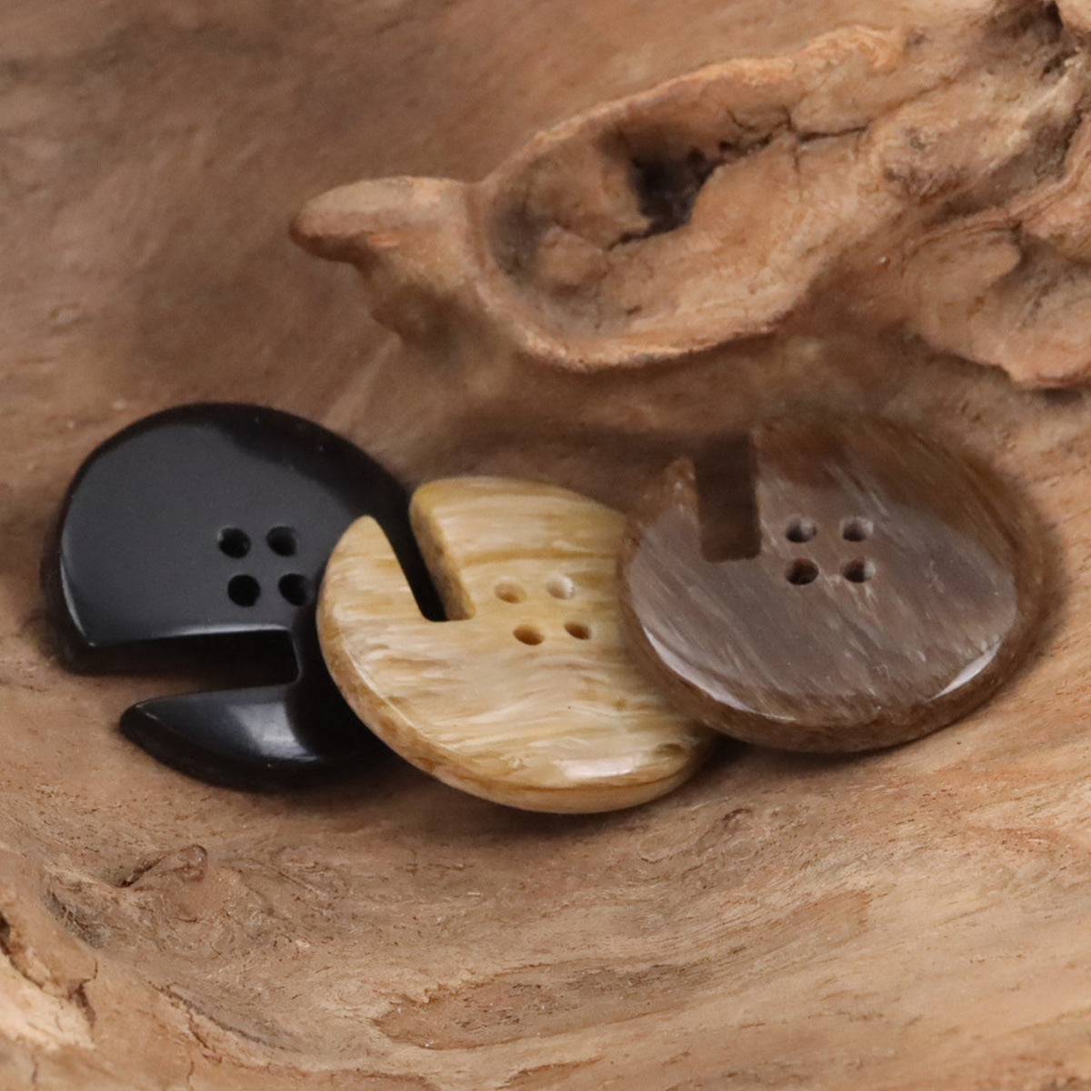 Resin wood-grain buttons in dark and light tones, round with side notch and holes