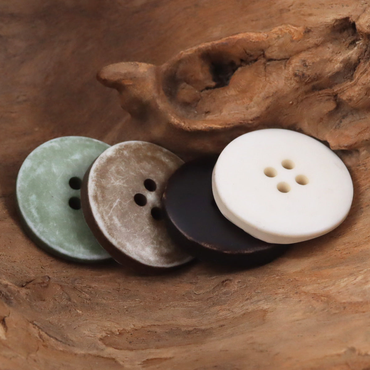 Round resin buttons, 4 holes, white and green tones with woodgrain pattern