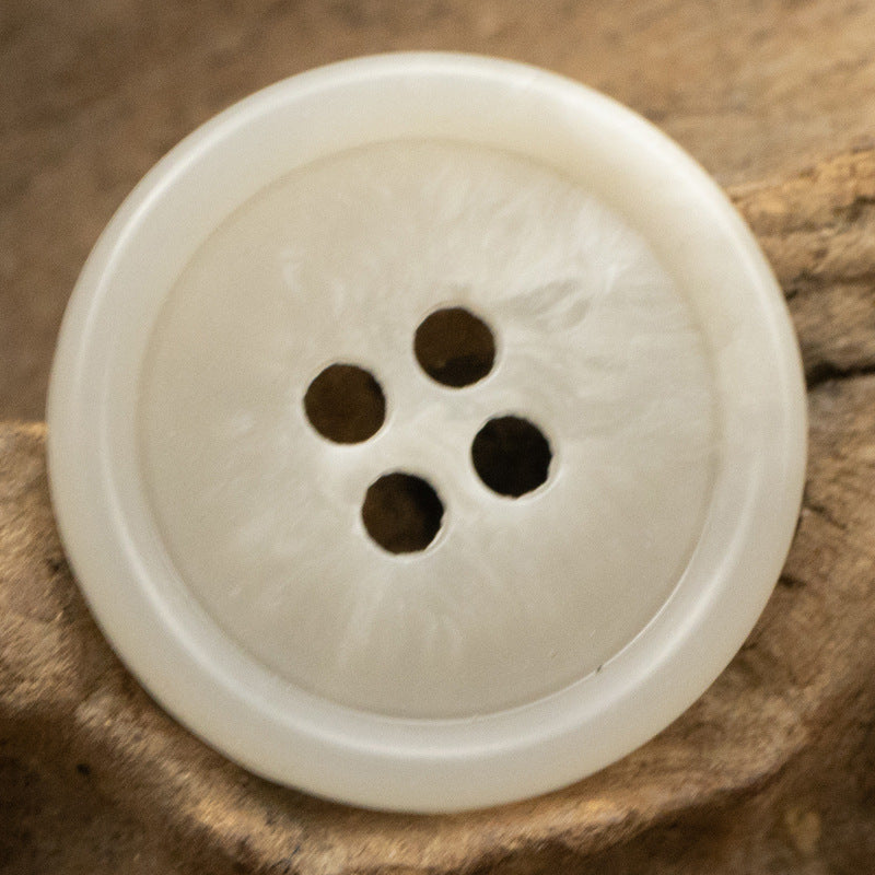 Round 4-hole button in white urea resin