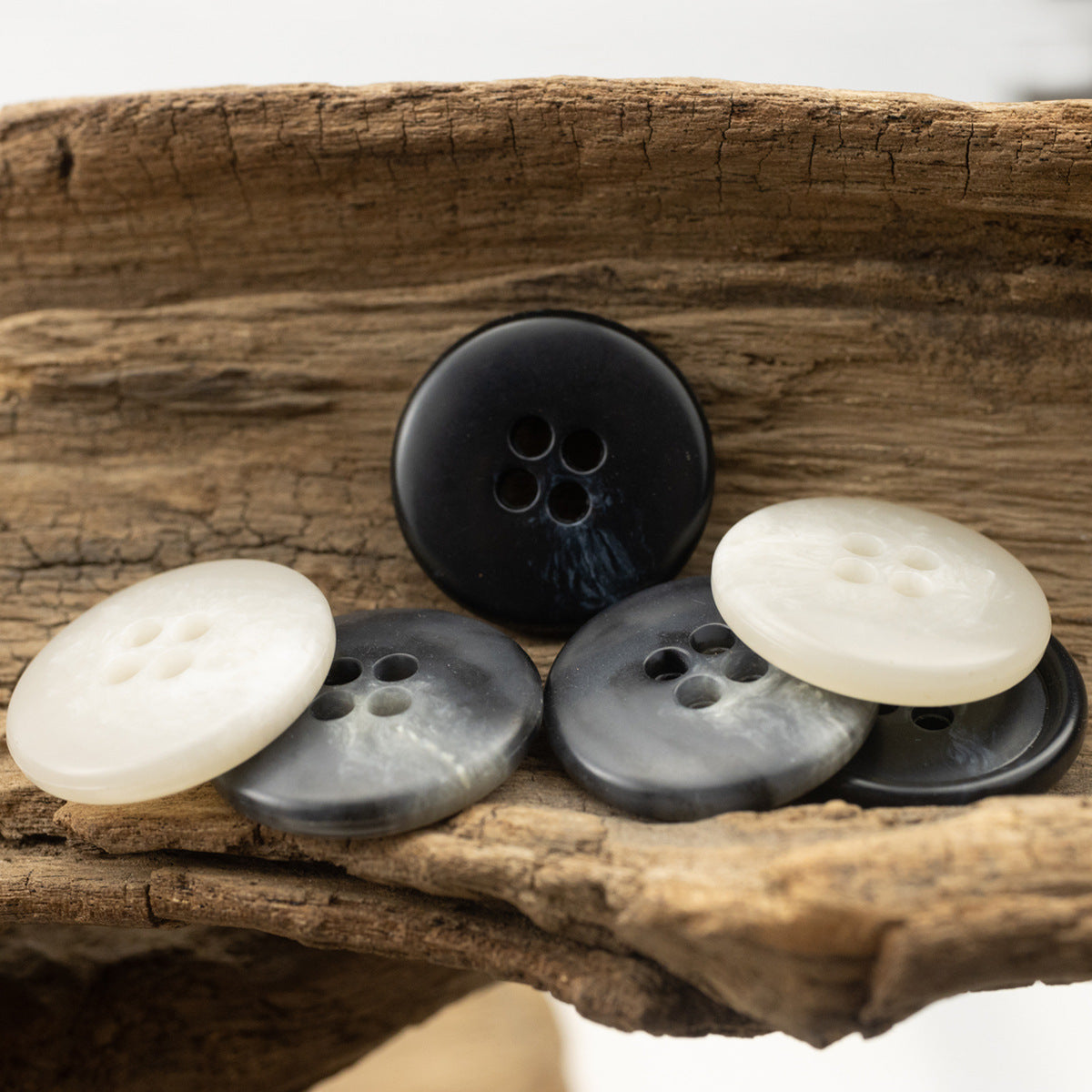 Round 4-hole urea resin buttons in black, gray, and off-white