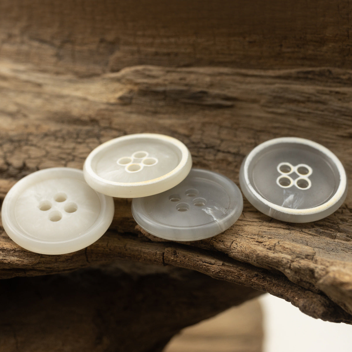 Round 4-hole imitation horn buttons in white and gray tones