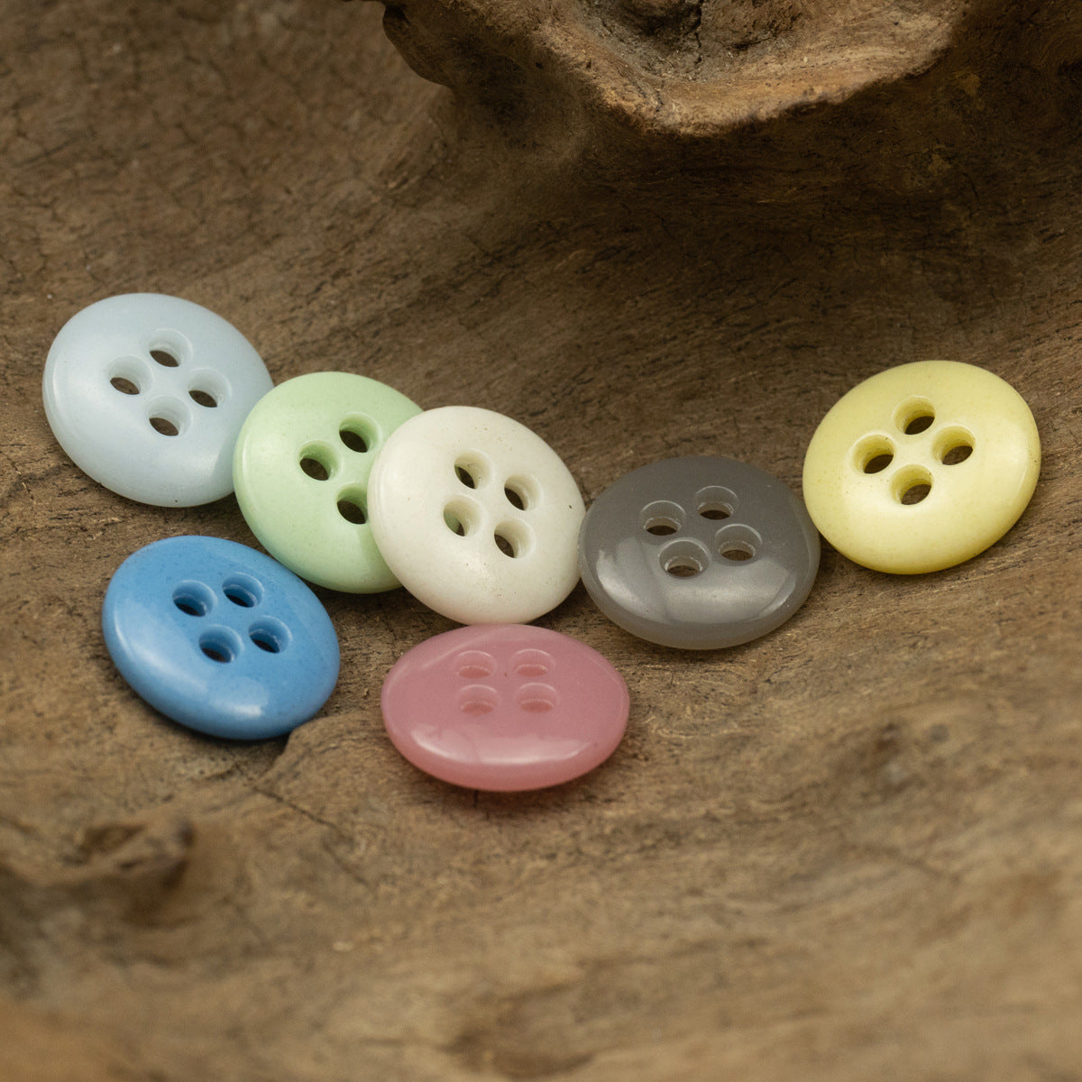 Mixed pastel 4-hole resin buttons, round urea resin button set