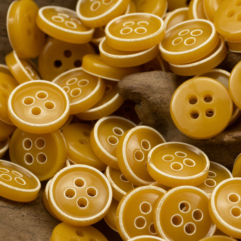 Urea-Resin-Knöpfe, gelb/gold, rund mit 4 Löchern und hellem Zierstreifen, 150er-Pack