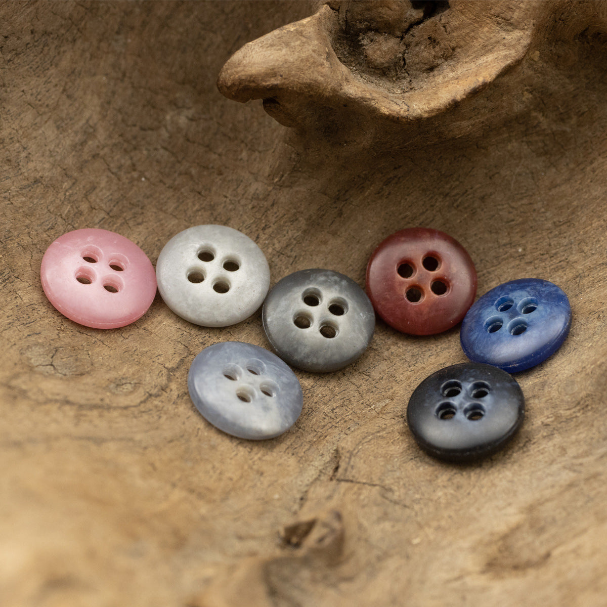 Round urea buttons, 4-hole assortment in mixed colors