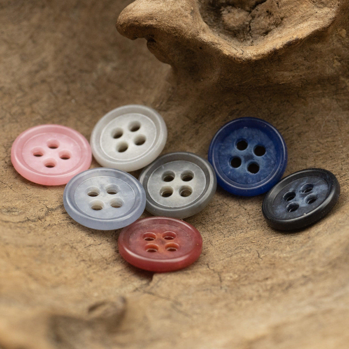Assorted round urea shirt buttons, 4-hole set