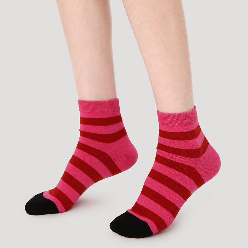 Rote dünne Sport-Socken mit breiten Blockstreifen und schwarzem Zehenabschluss, im 5er-Set