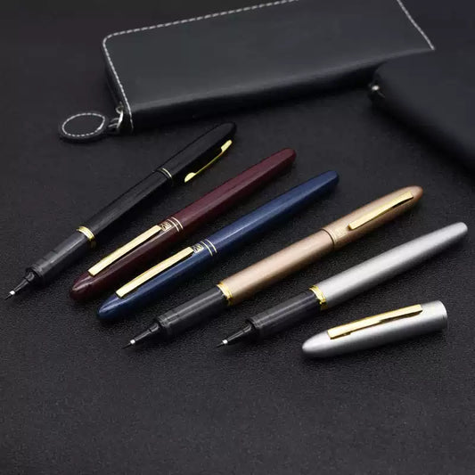 Penna a pennello con serbatoio Kuretake per lettere calligrafiche