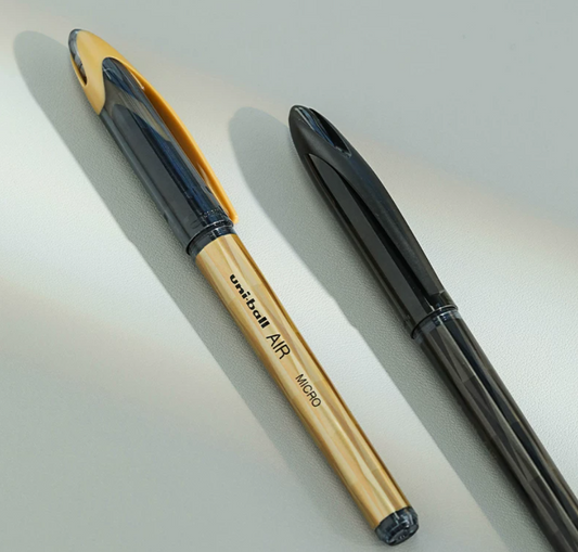 Στυλό τζελ Uni-ball AIR MICRO Black Gold Edition | Μαύρο μελάνι 0,5 mm | Περιορισμένη σειρά 7 χρωμάτων